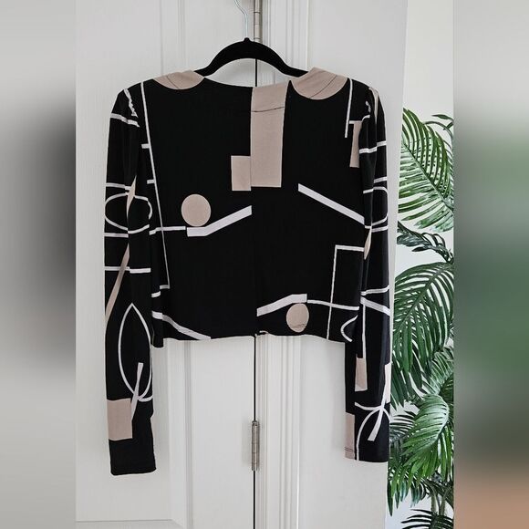 💝Geometric Black and Beige Button-Up Cardigan - Picture 3 of 4